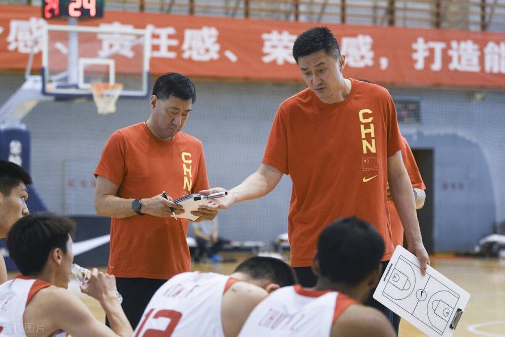 咚的一声。